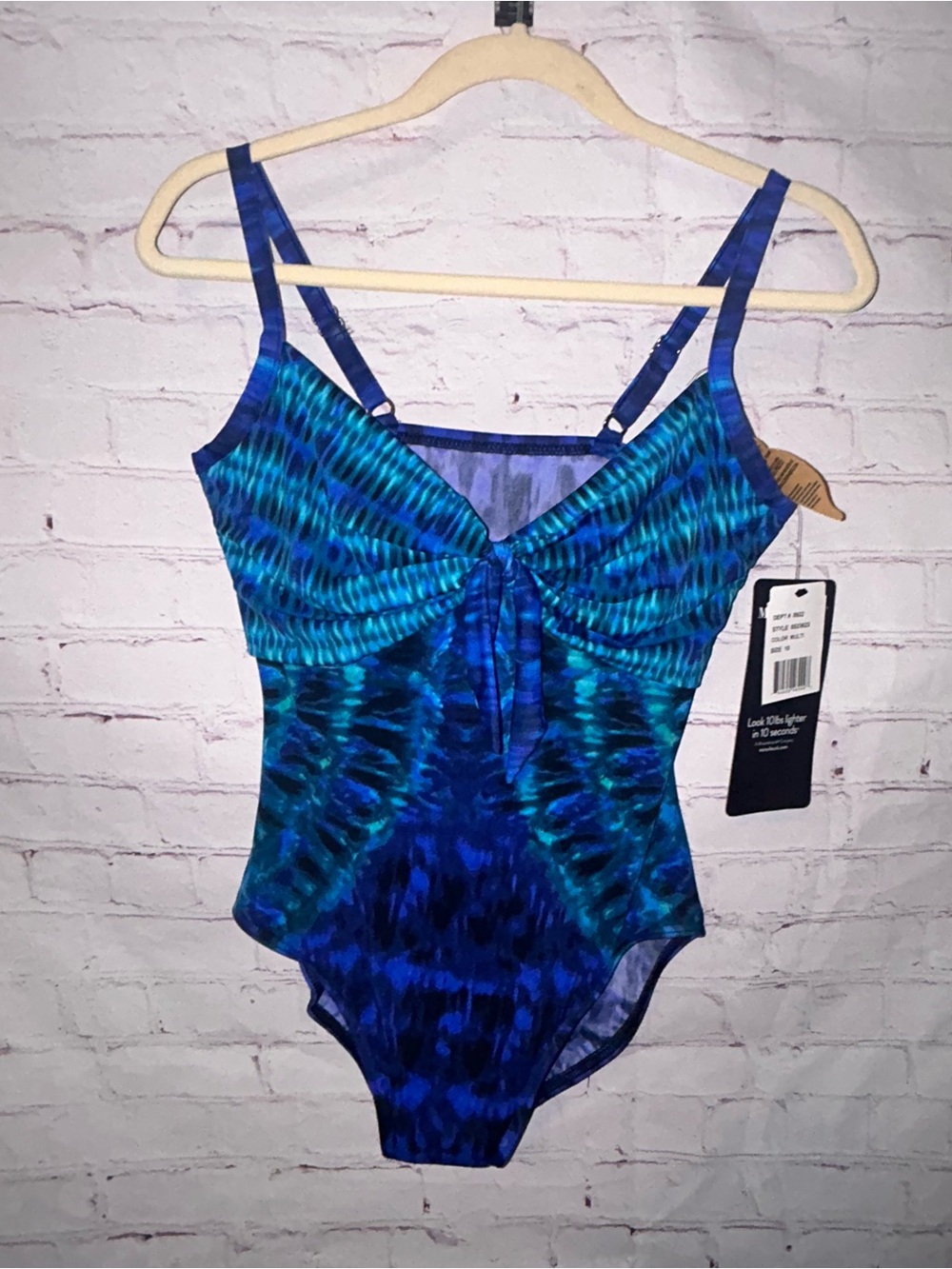 Miraclesuit The Beach Goes On Pin Up Swimsuit size 10 NWT